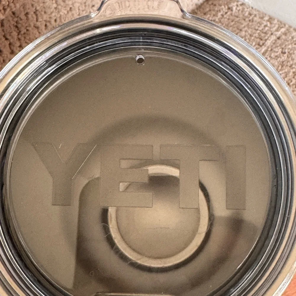 Yeti 30 oz Coral Tumbler with Clear Lid - Picture 4 of 4